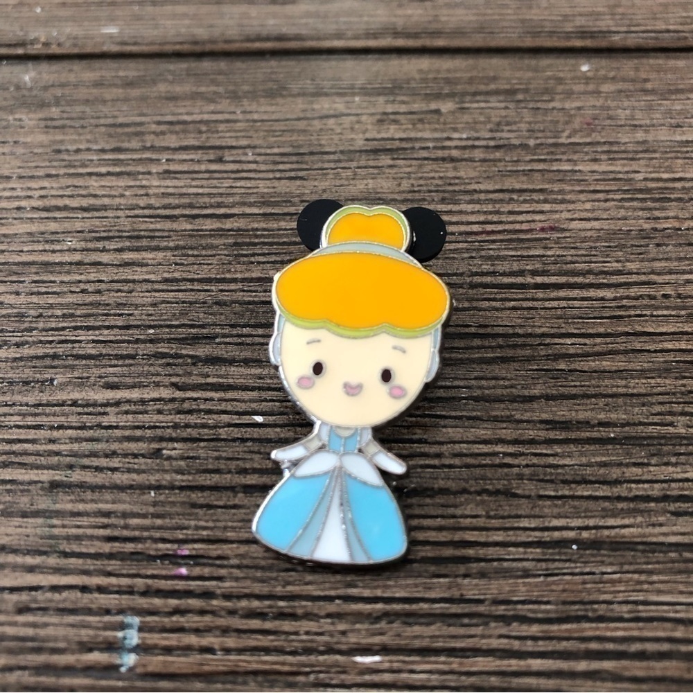 Disney Official Trading Pin: Cutie Character: Cinderella in Ballgown